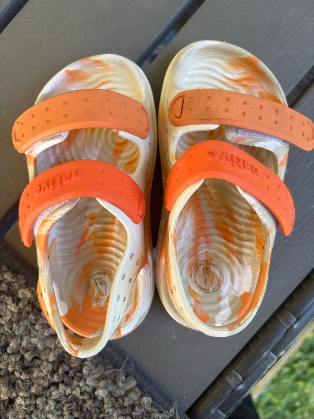 Native Chase water sand friendly strap sandals shoes size 7 - orange marbled